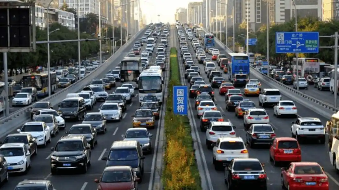 电动车管理依然严格的原因_取消私家车限行政策_限号限行与环保